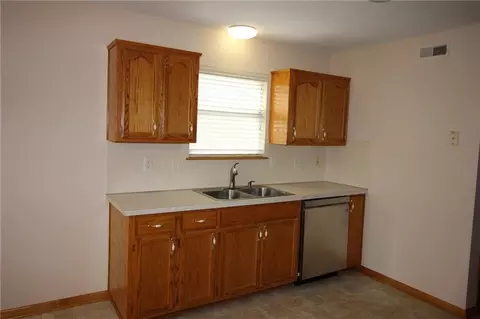 Kitchen - 17009 E 46th Street Ct, Independence, MO 64055 photo 6 of 7