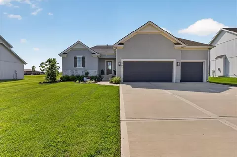 18702 Theden St, Spring Hill, KS 66083
