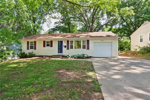 701 W 91st St, Kansas City, MO 64114