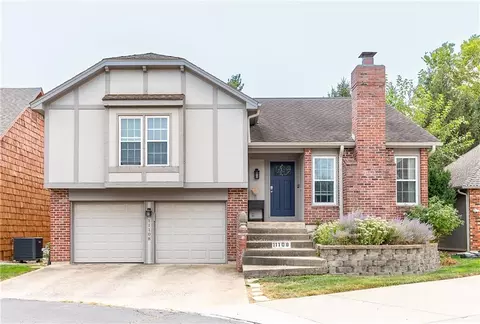 11108 Delmar Ct, Leawood, KS 66211