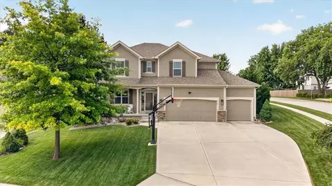 4401 NE Gateway Dr, Lees Summit, MO 64064