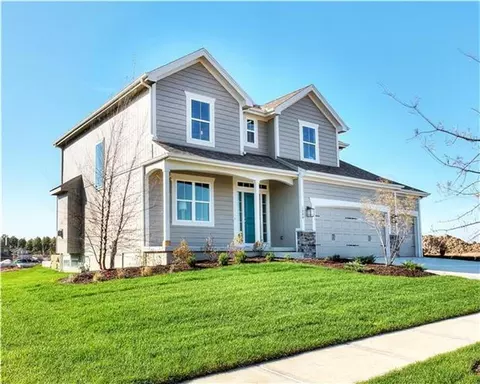 4401 NE Gateway Dr, Lees Summit, MO 64064