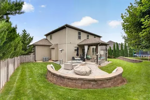 4401 NE Gateway Dr, Lees Summit, MO 64064