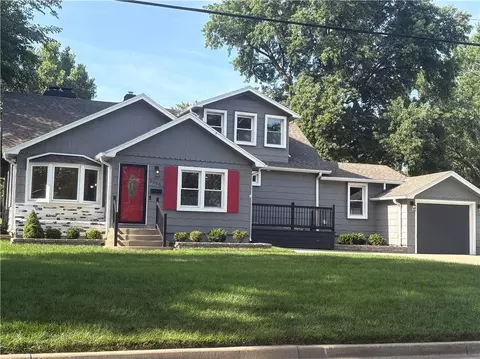 2500 W 47th Ter, Westwood, KS 66205