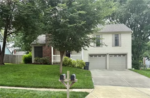 819 E Northview St, Olathe, KS 66061