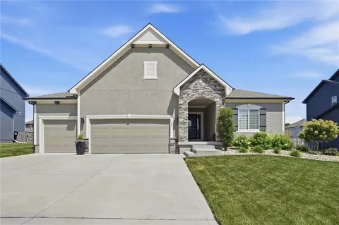 131 SE Briar Valley Ln, Blue Springs, MO 64064
