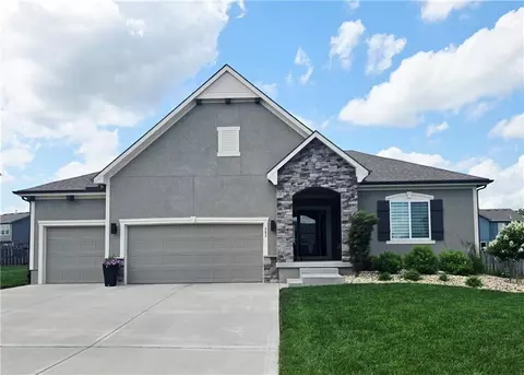 131 SE Briar Valley Ln, Blue Springs, MO 64064