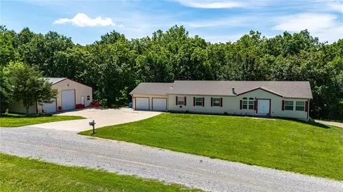 6375 SE Vollmer Dr, Lathrop, MO 64465
