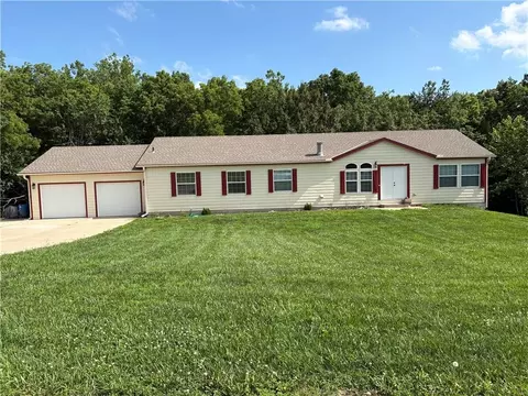 6375 SE Vollmer Dr, Lathrop, MO 64465