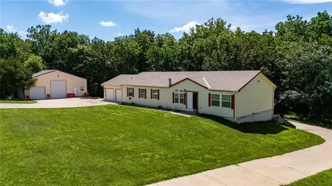 6375 SE Vollmer Dr, Lathrop, MO 64465