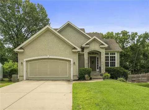 703 E 109th St, Kansas City, MO 64131