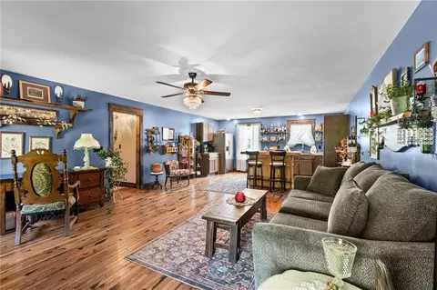 Living - 8686 SE 69 Hwy, Cameron, MO 64429 photo 3 of 5