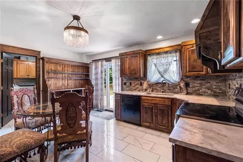 Kitchen - 8686 SE 69 Hwy, Cameron, MO 64429 photo 3 of 6