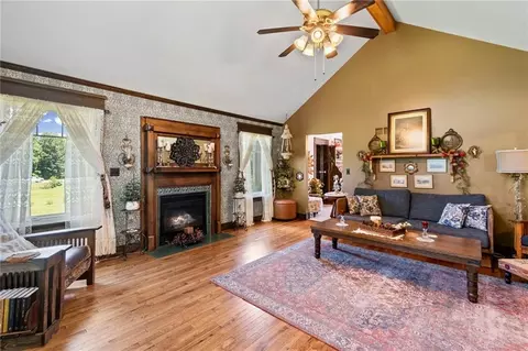 Living - 8686 SE 69 Hwy, Cameron, MO 64429 photo 2 of 5