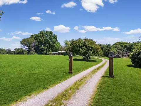 Exterior - 8686 SE 69 Hwy, Cameron, MO 64429 photo 9 of 12