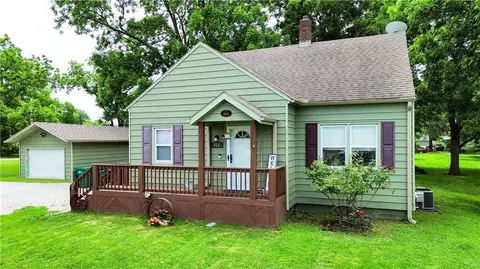 613 E Market St, Lacygne, KS 66040
