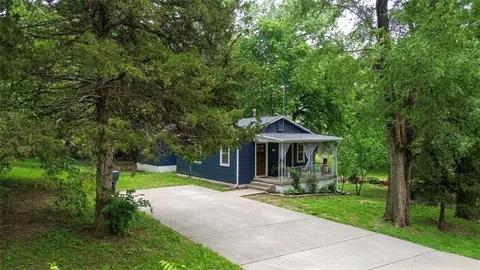 111 N Oxford Ave, Independence, MO 64053