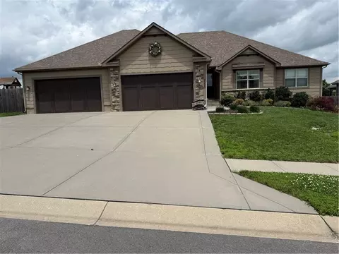 9300 SW Tsunami Ct, Lees Summit, MO 64064