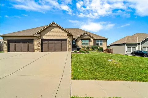 9300 SW Tsunami Ct, Lees Summit, MO 64064