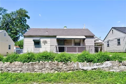 2312 Englewood Ct, Independence, MO 64052