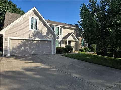 400 NW Tennyson Pl, Lees Summit, MO 64081