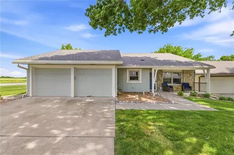 8200 E 189th Ter, Belton, MO 64012