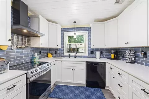 Kitchen - 8200 E 189th Ter, Belton, MO 64012 photo 3 of 3