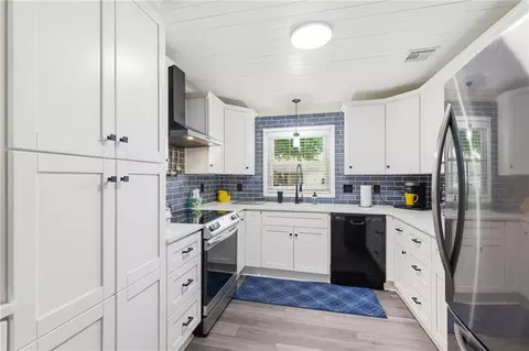 Kitchen - 8200 E 189th Ter, Belton, MO 64012 photo 2 of 3
