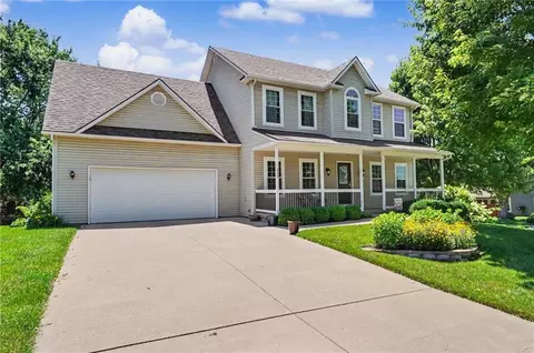 809 E 13th St, Eudora, KS 66025