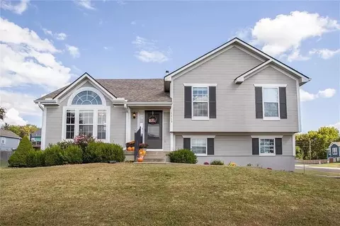 1113 Kent Dr, Belton, MO 64012