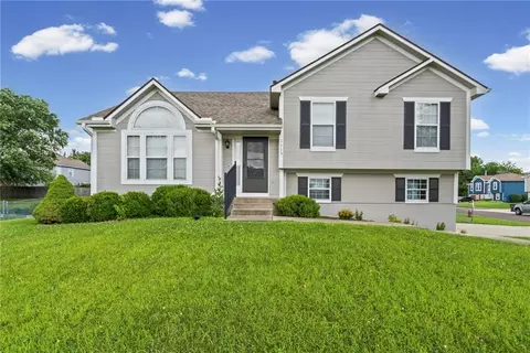 1113 Kent Dr, Belton, MO 64012