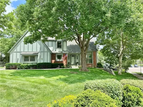 8700 W 113th St, Overland Park, KS 66210