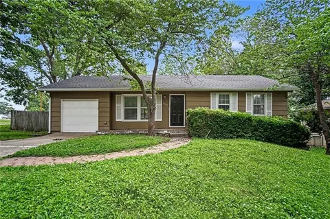 1501 Johnston St, Liberty, MO 64068