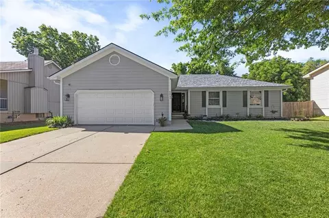 2043 NE Patterson Dr, Lees Summit, MO 64086