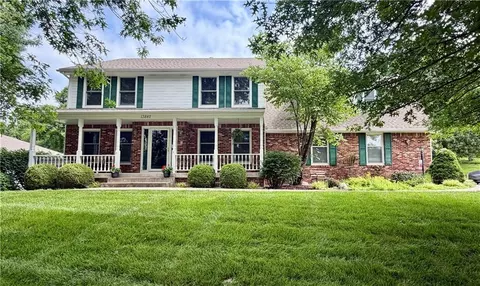 13842 Harbor Dr, Bonner Springs, KS 66012