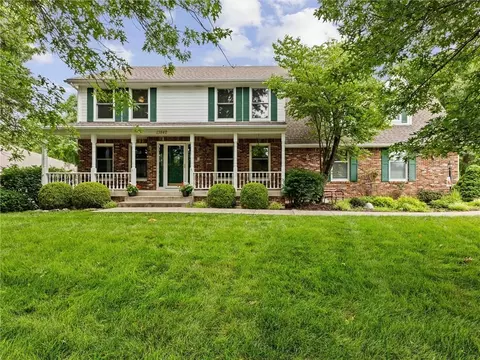 13842 Harbor Dr, Bonner Springs, KS 66012