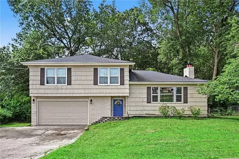 13 NW Englewood Ct, Kansas City, MO 64118
