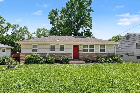 7601 E 76th St, Kansas City, MO 64138