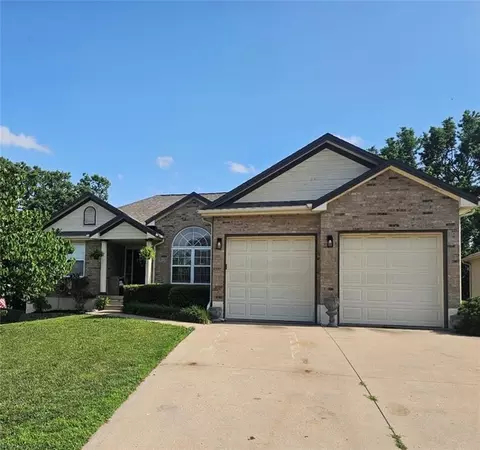 1305 SW Graystone Cir, Grain Valley, MO 64029