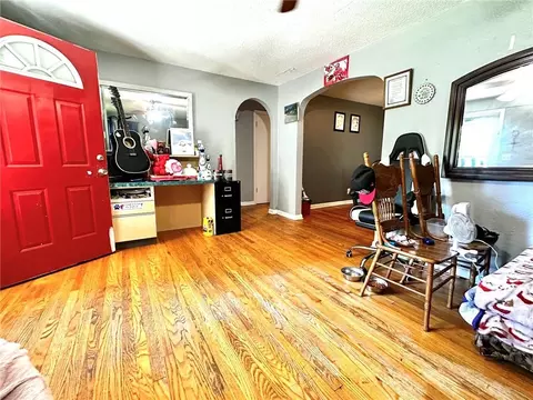 Entry Way - 4322 Oakland Ave, Kansas City, KS 66102 photo 1 of 1