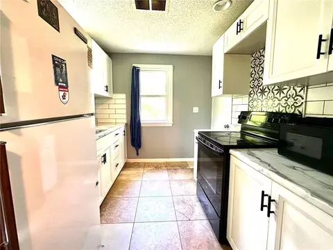Kitchen - 4322 Oakland Ave, Kansas City, KS 66102 photo 2 of 2