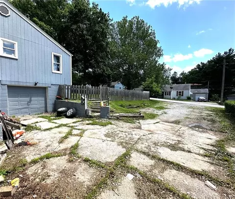 Exterior - 4322 Oakland Ave, Kansas City, KS 66102 photo 4 of 6