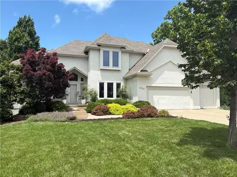 2520 SW Winterbond Cir, Lees Summit, MO 64081