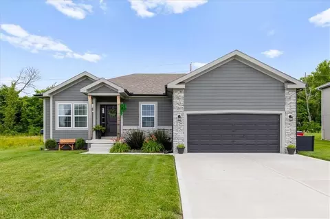1203 SW Burns Cir, Oak Grove, MO 64075