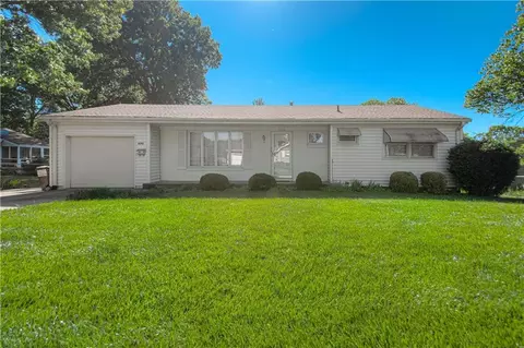 6313 N Michigan Ave, Gladstone, MO 64118
