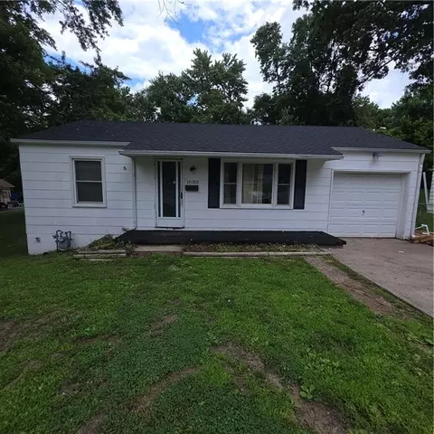 10318 E 19th Ter, Independence, MO 64052