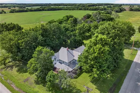 406 N Center Ave, Parker, KS 66072