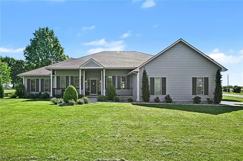 4204 SE Wingate Cir, Blue Springs, MO 64014
