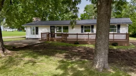 420 S 8th St, Breckenridge, MO 64625