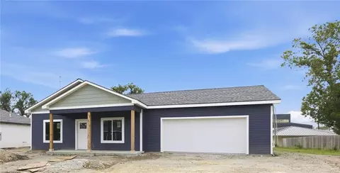 914 5th Street Ter, Osawatomie, KS 66064